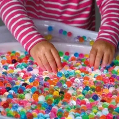 Sensory water beads, ideal for creative activities and sensory development in children.