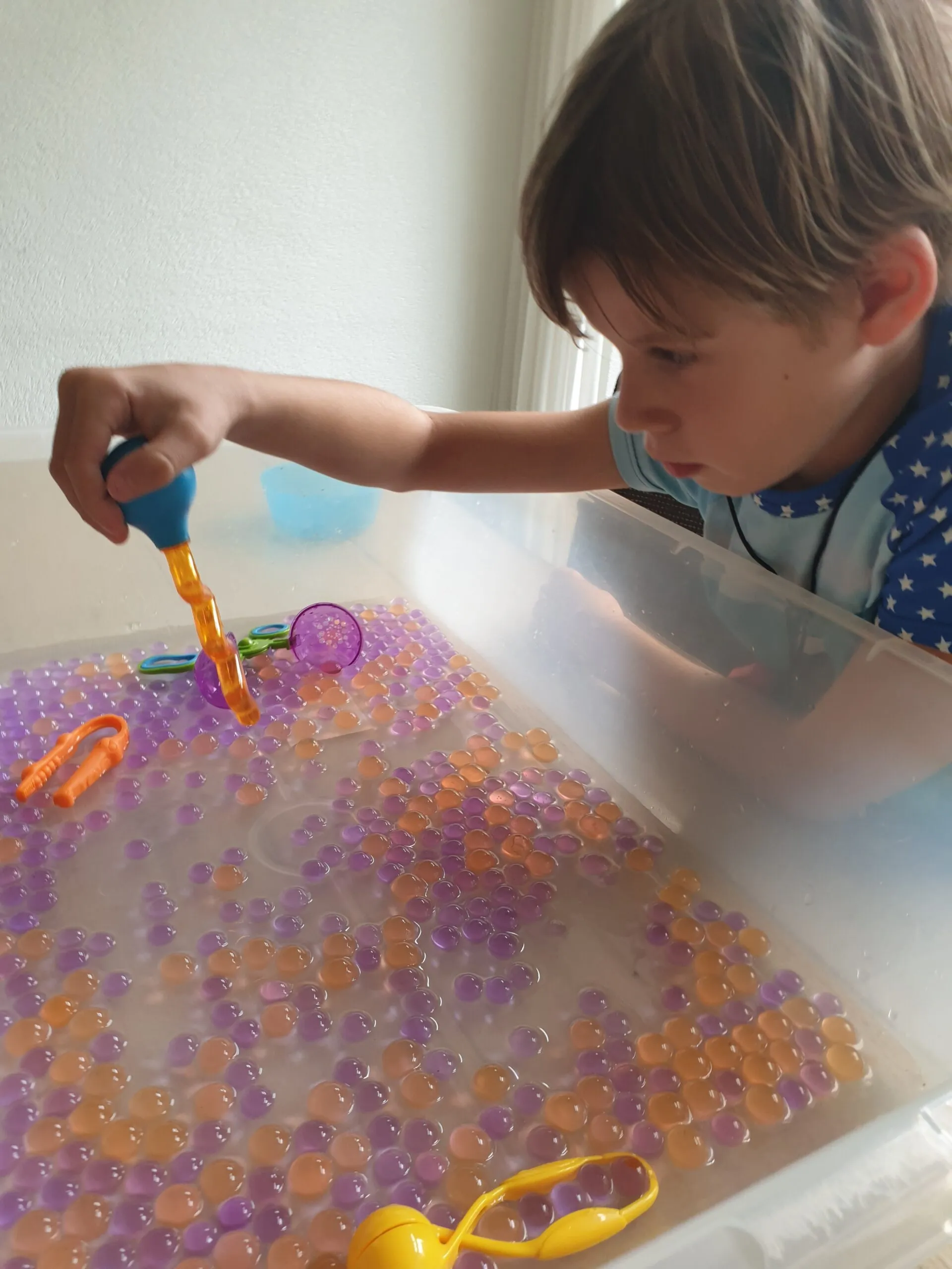 Sensory water beads, ideal for creative activities and sensory development in children.