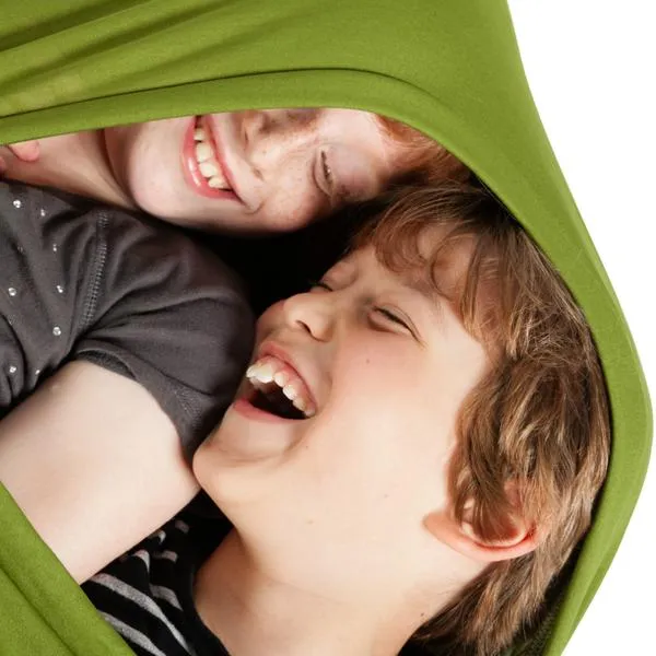 The snuggle huggle invites children to be active. To look for extra proprioceptive stimuli or a place to retreat safely. Read here our activities that you can do with the sensory snuggle huggle