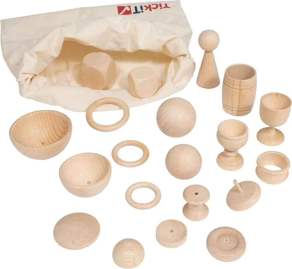 The heuristic basic playset can arouse small children's curiosity on the objects that make up the world around them, and it provides valuable opportunities to expand children's learning experience.