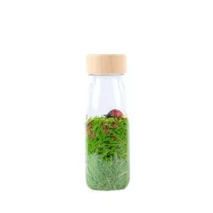Petit boum Sound Bottle Ladybirds is a sensory bottle filled with grass and ladybugs. Shake, listen and watch.
