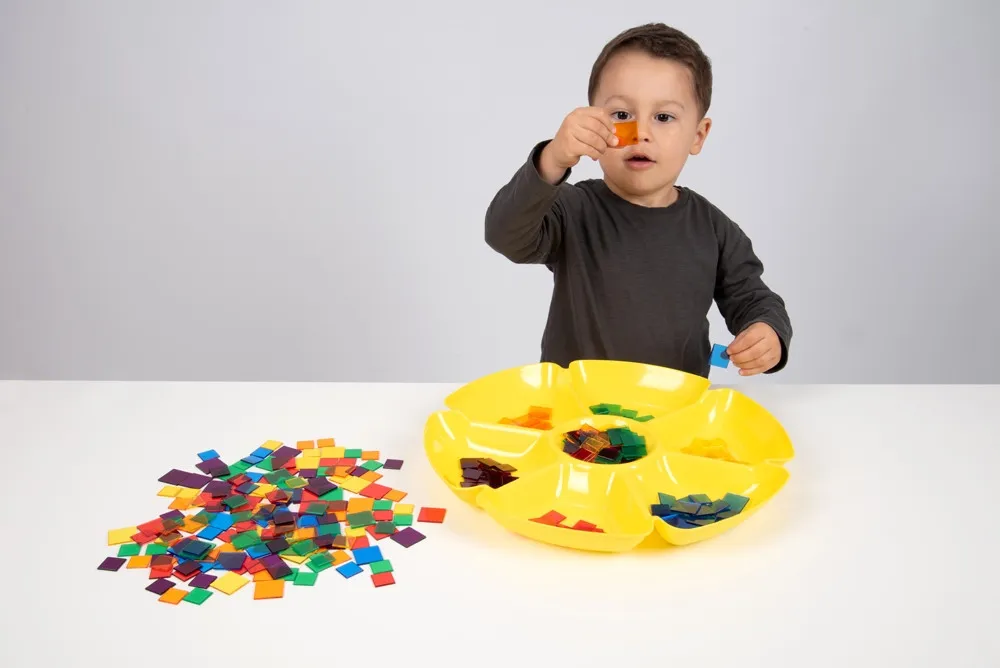 Set of 6 large sorting bowls in flower shape. These large scales are ideal for all counting, sorting and classification work.