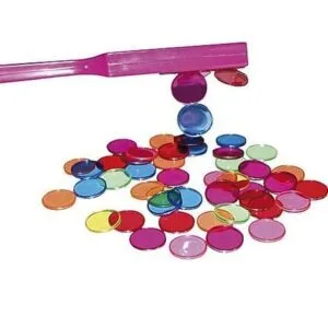 1 magnetic bar with colored chips. The edge of the chips has a line of iron and therefore you can lift them with the magnetic staff.