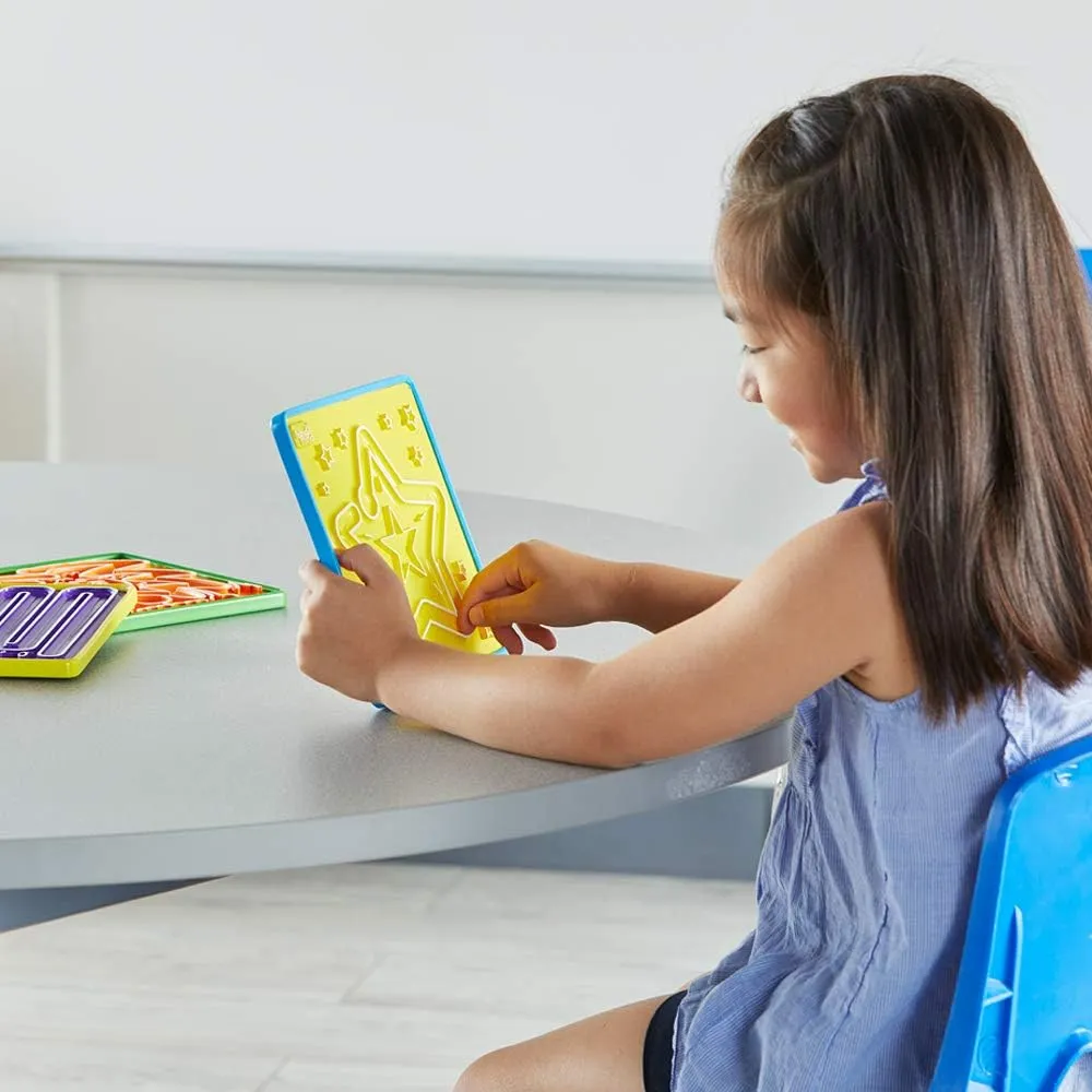 The Mindful Maze helps children practice peace, focus and breathing in a playful way. With 6 patterned plates and an activity guide, it encourages concentration and emotional resilience from an early age.