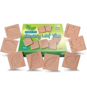 A beautiful set with twelve leaves in the form of wooden tiles from the brand Yellow Door
