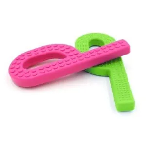 The ark grabber brick is derived from the well-known building blocks. It is handy and reaches into the back of the mouth. The studs provide your child with extra sensory input