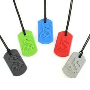 The chewing necklace dragon, ark's dragon is a dragon chewing chain and is the ideal chewing jewelry for the dragon dance. The bite chain dragon has an increased texture, stimulating for visual and tactile stimuli. Due to the robust shape, it is certainly suitable for sturdy chewers.