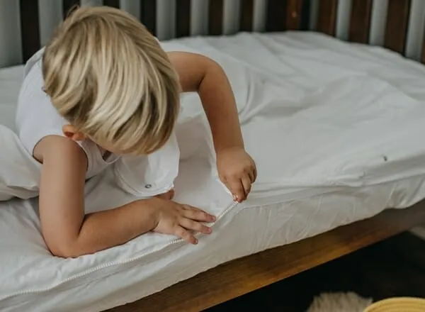 Zip sheets is zippered bedding that you zip up. This prevents your child from tossing and turning at night, which benefits sleep
