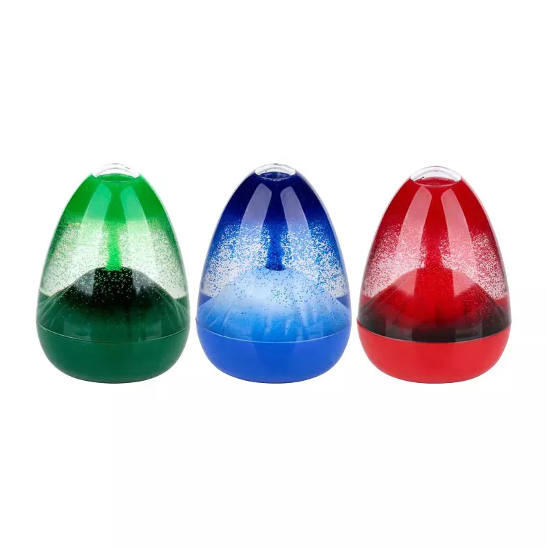 De lava vulkaan werkt zoals we dat kennen van sneeuwbollen. Hier is het een uitbarstende vulkaan, waarbij er glitters vallen wanneer hij een keer op zijn kop is geweest. Het is goed voor rustmomentje.