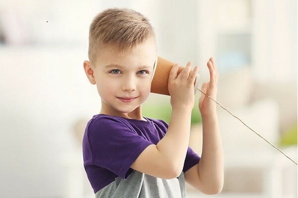 Is your child sensitive to sound? What is auditory stimulus processing? How do you recognize hypersensitivity to sound in your child and what can you do? Read our tips