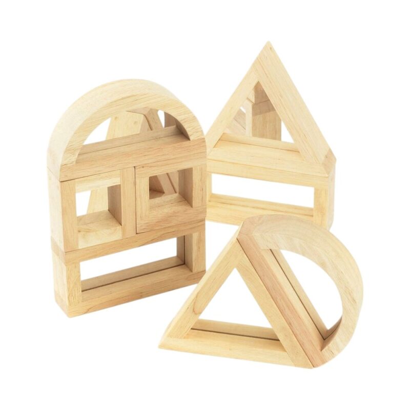 Deze set spiegelblokken bestaan uit 4 verschillende vormen (vierkant, rechthoek, driehoek en halve cirkel). De spiegelblokken kunnen gecombineerd worden met de set sensorische blokken.