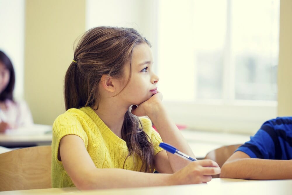 Is your child dreamy, undersensitive to stimuli? What to do when your child is understimulated. Read our tips.