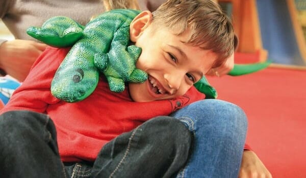 Reinforcement, how do you use it effectively? When children use a deep pressure vest, weighted lap cushion or weighted cuddly toy, it can contribute to reducing tension.