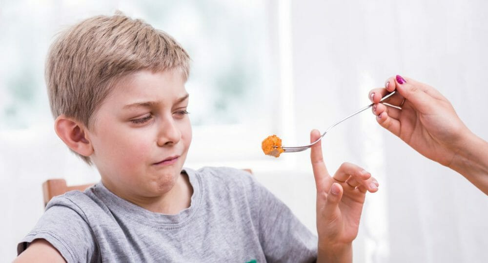 Picky eater? Often there can be a problem in sensory stimulus processing. Some children are orally stimuli-seeking, while other children are hypersensitive to tactile oral stimuli. Read the signs and our tips here