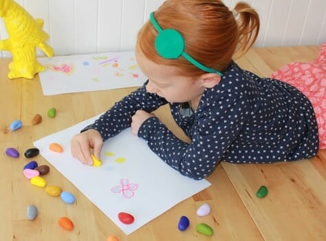 Stimulate your toddler's fine motor skills? You can do that with these 10 fun activities.