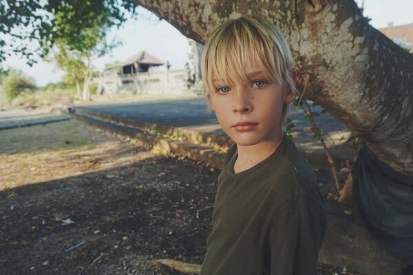 Raising highly sensitive boys, that's not easy! Read our tips to support your hsp son and see high sensitivity as a strength.