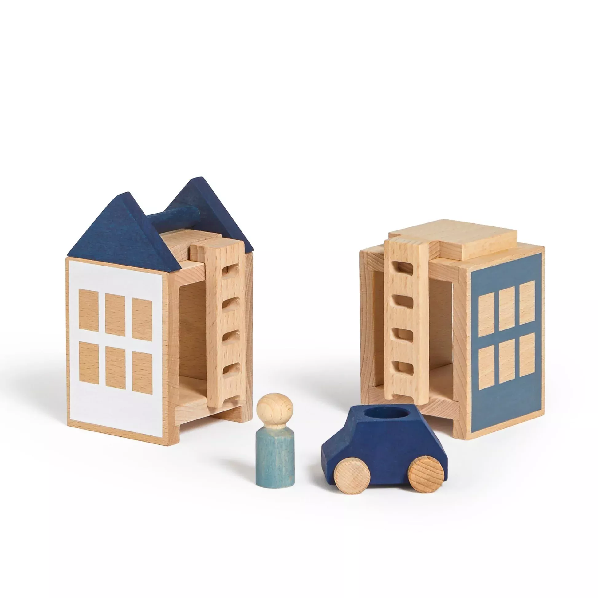 Lubulona City consists of loose wooden parts and therefore lends itself to creative play and open-ended play. Nice to combine with stacking trees.