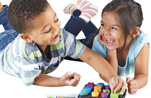 educational toys for preschoolers, for 4 year olds. What is educational play and what toys stimulate my 4-year-old toddler? Read it in this blog.