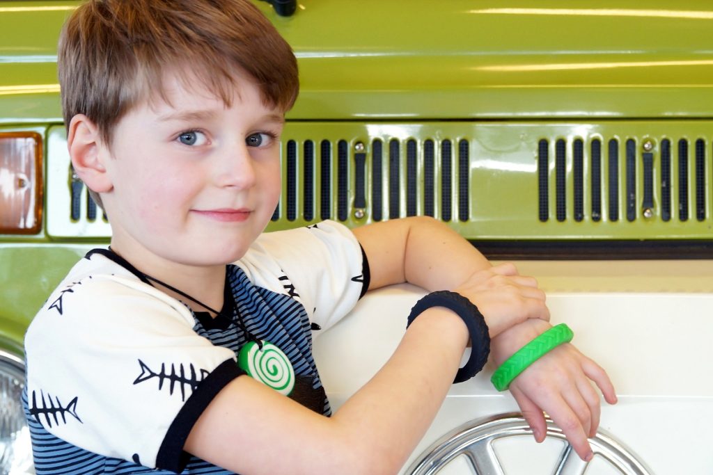 Sturdy bite chains are recommended for children who bite soft chew chains or like to bite on sturdy materials. Check our top 5