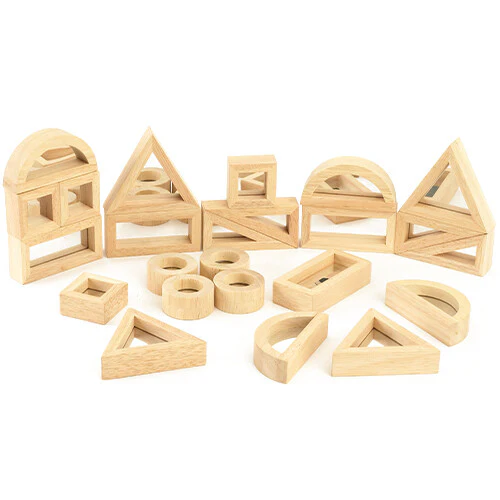 de spiegelblokken van tickit laten kinderen zichzelf ontdekken, spelen met spiegelbeelden.