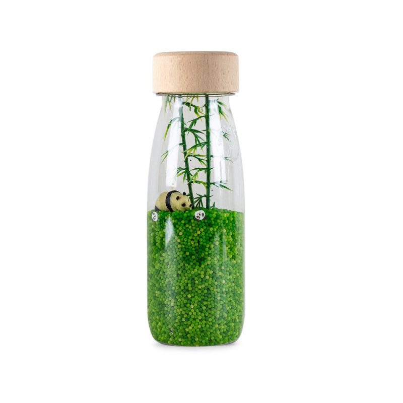 petit boum sensory bottle with panda introduces your child to the bamboo forest where the panda lives. Also nice to offer the content in a sensory theme box