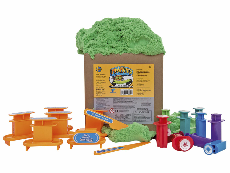 MadMattr schoolset consists of super soft playing sand that can be shaped, kneaded and processed with molds and it is elastic