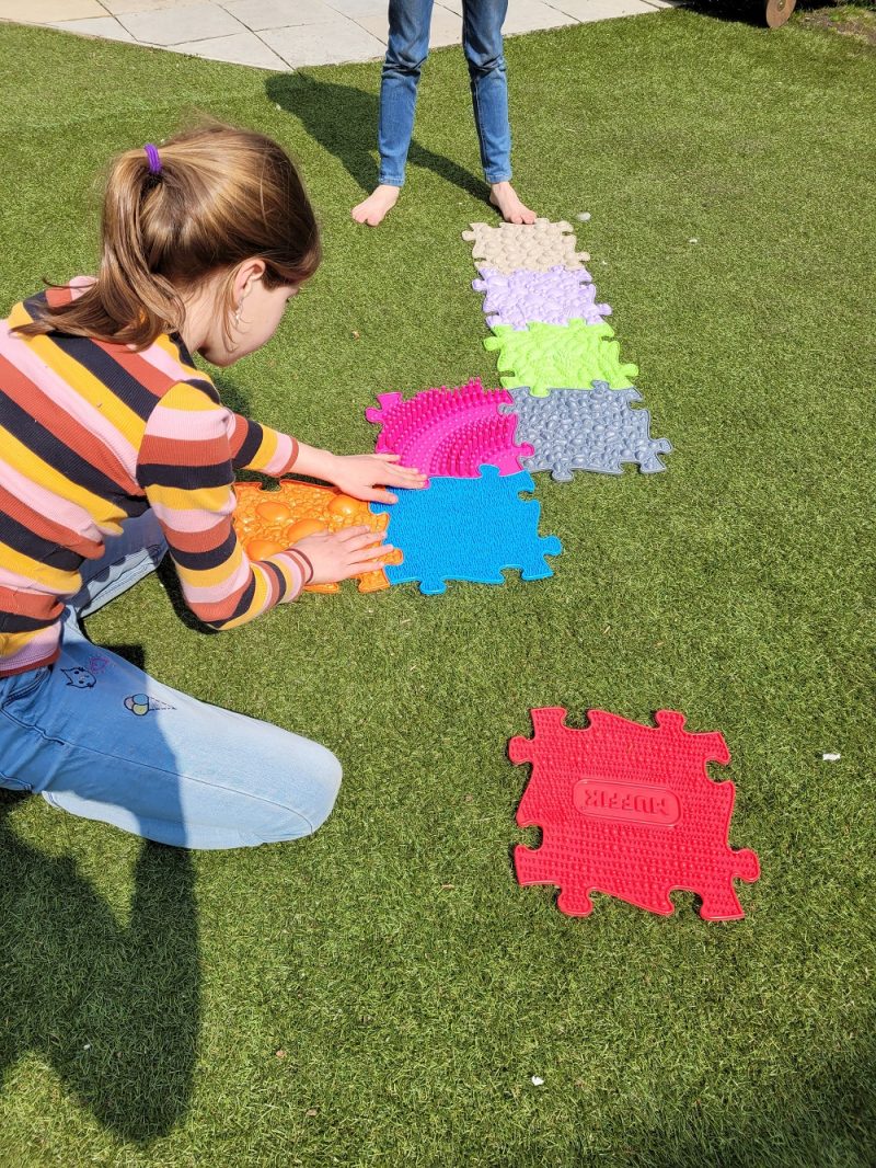 Muffik play mats offer a great way to let children move playfully and gain sensory experiences. The different textures introduce children to various tactile stimuli.
