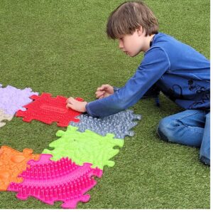 Sensory puzzle mats from Muffik challenge children to playfully experience tactile stimuli. Use the play mats as therapy material to create a sensory course or to playfully challenge children to move.
