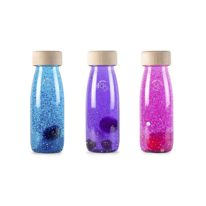 sensory bottles magic is a nice set of petit boum with 3 bottles from the float series. The bottles are filled with colored liquid, glitter and pompoms.