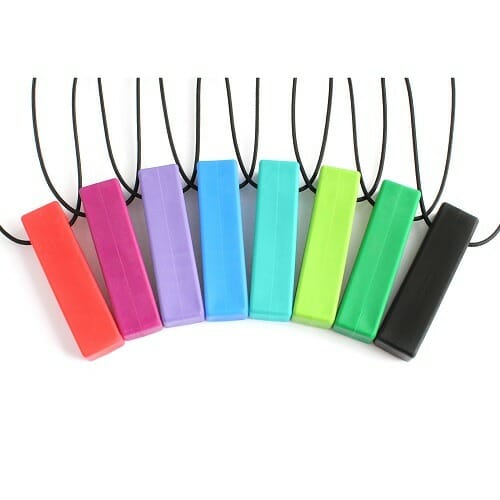 The brick smooth chewing chain from ark therapeutic is a long and smooth chewing jewelry. Ideal for children and adults who chew with molars. This chewing jewelry is the same as the lego chewing jewelry but firmer because there are no studs on it.