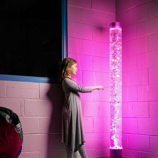 bubble tube lamp with fish is a beautiful sensory experience for young and old. Certainly people with ADHD, autism, intellectual disability and dementia will relax by the visual effects of this sensory snooze material.