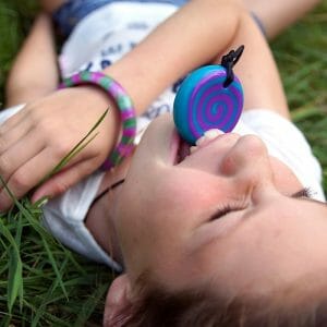 You won't find the chewigem chew jewelry buttons anywhere, a beautiful rendy design in cheerful colors. What child doesn't want a chewing chain that looks like a lollipop.