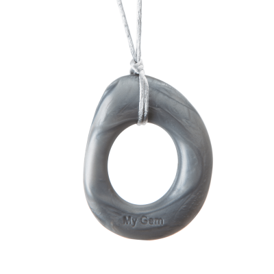 The chewigem eternity chewing chain is a showpiece. It feels wonderfully soft and is suitable for average chewing needs. Many experience the soft coating as very nice to fidget with this chewing jewelry.