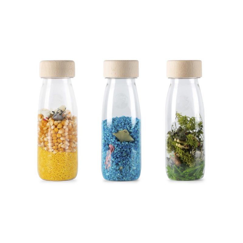 Petit Boum Nature offers a nice collection of 3 sensory bottles to examine. Which sea, farm and jungle animals does your child spot?
