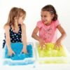sensopathisch spel, is spel met bijvoorbeeld zand, water of scheerschuim waarin je heerlijk met handen en voeten kunt verkennen.