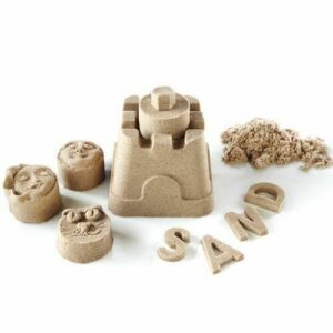 Kinetic sand is wonderful to feel, knead and build with. It does not stick to the hands and does not dry out. Playing with kinetic sand stimulates fine motor skills and is wonderful to use as a sensory game to relax from a stimulating day.