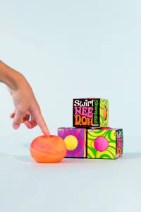 nee doh is een fijne fidget toy om mee te ontprikkelen door kinderen met adhd of autisme.