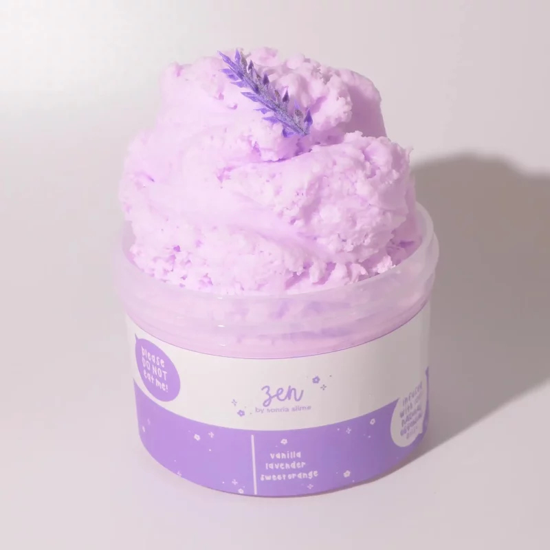 Sonria slime Zen helps young and old to relax. The scent of lavender, among other things, has a calming effect.