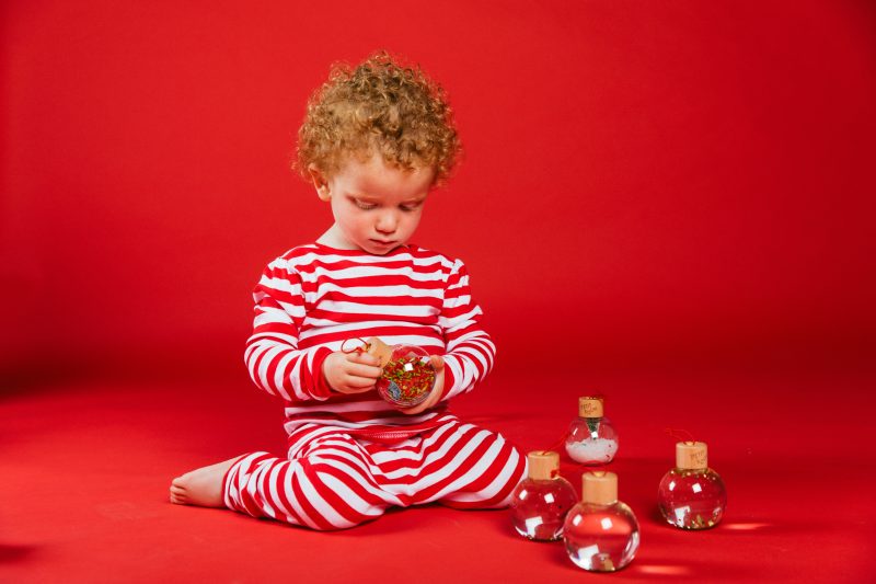 Petit Boum Christmas baubles, finally your child can handle the baubles themselves and start exploring, just like a snow dome.