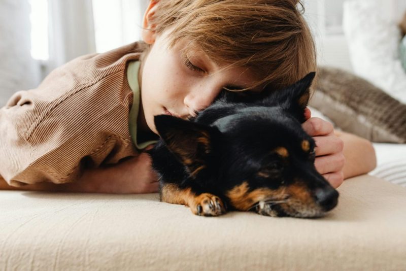 As a parent, how do you prepare your sensitive child for daylight saving time? Read our practical tips for a good sleep routine