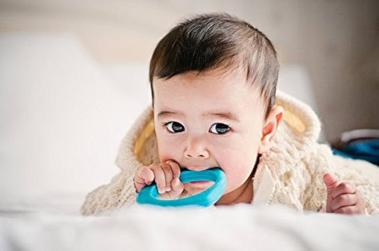 Some children have a habit of chewing at night. Like thumb sucking or using a pacifier, it is a source of comfort. At Chewigem, we understand the importance of finding a safe and effective solution to nighttime chewing. That's why we offer a number of options that can help!