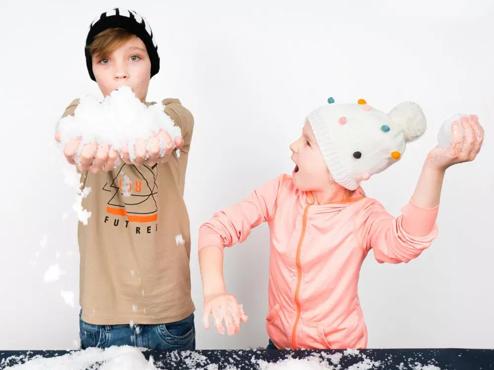 With Tuban Fake Snow, you can make snow that never melts, even in your warm room! With the snow of Tuban, you don't have to wait until winter.