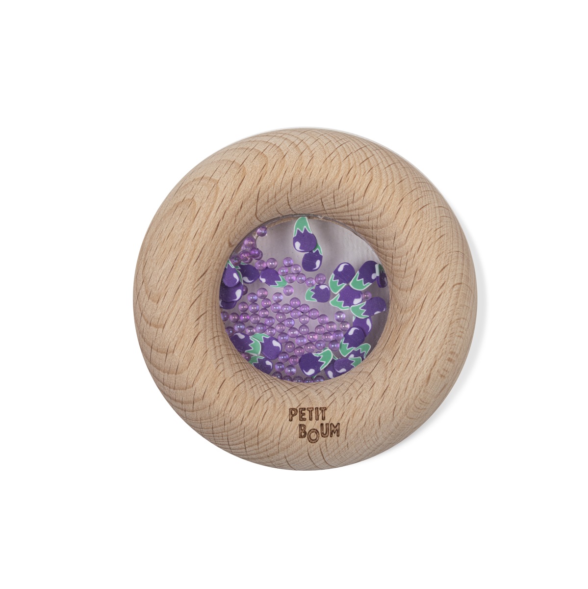 Meet Petit Boum's newest addition: the super fun sensory donuts! These cheerful wooden rattles in the shape of a donut are not only a feast for the eyes, but also a real pleasure to hold. They fit perfectly in little hands who want to discover the world! Just give them a good shake back and forth, and listen to the happy sound that stimulates your little one's senses. A perfect toy for curious babies! Made from 100% natural beech wood, these donuts are bite-resistant, safe and completely free of harmful substances – pure fun only! They are ideal for encouraging healthy eating behaviors from the very first smile. Whether you want to let your little one play or bite, this donut offers hours of fun.