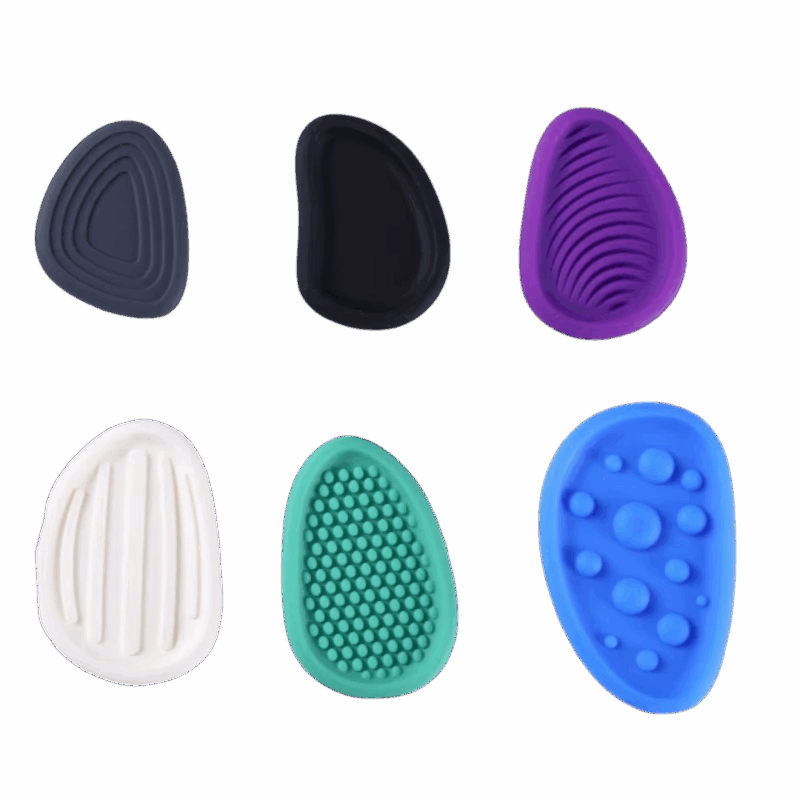 Worry stones, silicone sensory stones for children and adults, various textures, soft and flexible to fidget and reduce stress.