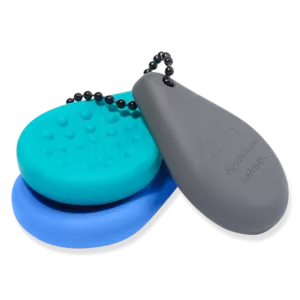 Compact keychain fidget with different textures for sensory support for autism, ADHD and stimulus processing. Discreet and practical.
