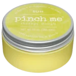 Malleable therapy dough with fresh lemon scent. Helps with relaxation, focus and stimulus processing. Ideal for moments of rest  